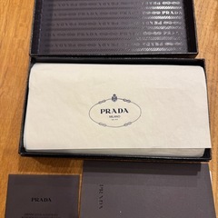 PRADA財布
の画像