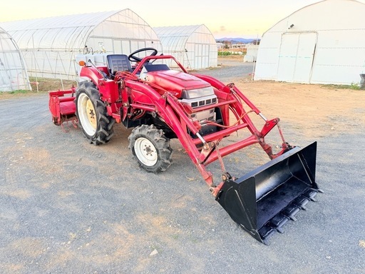 P185F トラクター シバウラ ローダー RF130S ロータリー バケット 受付中 ‼️ P185F トラクター シバウラ フロント ローダー付き 18.5