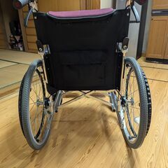 マキテック 車椅子 カラーズ 自走式 座幅40cm 背折れ パープル KC-1PU(40)の画像