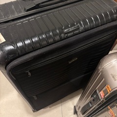 RIMOWAスーツケース2つの画像