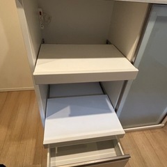 ニトリ　レンジボード・食器棚の画像