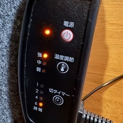 ニトリ　4面パネルヒーターの画像