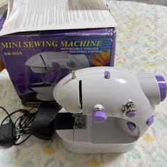 ミニミシン mini sewing machineの画像