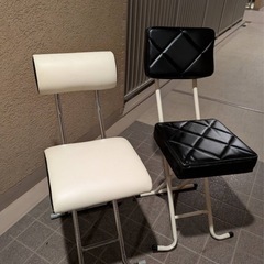 折りたたみ椅子の画像