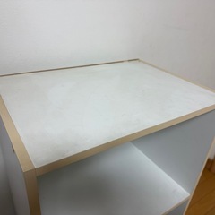 白いカラーボックスの画像