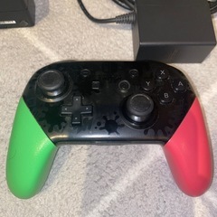 （美品）《Nintendo Switch 本体》+ DL版ソフト3本Dead by Daylight』『スプラトゥーン3』『フィットボクシング』 +スプラトゥーンコントローラー他付属の画像