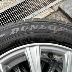 コンパクトカー等に 15インチスタッドレスアルミホイール付きの画像