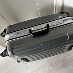 キャリーケース　スーツケース　シルバー　グレーの画像