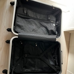 キャリーケース　スーツケース　シルバー　グレーの画像