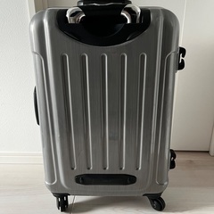 キャリーケース　スーツケース　シルバー　グレーの画像