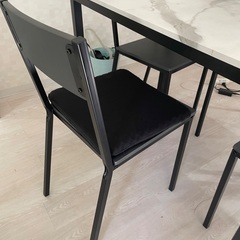 美品　4人掛けテーブル＆椅子✖️4の画像