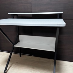 ゲーミングデスクの画像