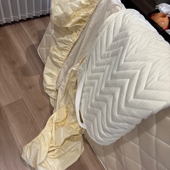 セミシングル　マットレス　美品　敷きパッド　防水シーツの画像