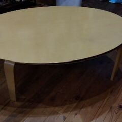 楕円型こたつの画像