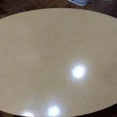 楕円型こたつの画像