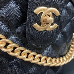 CHANEL シャネル ノベルティ ショルダーバッグ　ブラック　チャーム付き　②の画像