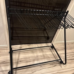 atRise【掛けるの5秒、取り出し3秒】スラックスハンガー ラック 20本 掛けキャスター付き ハンガーラック 軽量 コンパクト 収納 簡単組み立て クローゼット スペース活用 (black)の画像