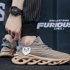 ⭐️新品・未使用⭐️26.0cm（伸縮性あり）🟪L.T DAMP SHOES🟪色：カーキ系🟪軽量🟪衝撃吸収🟪衝撃吸収なので、膝の負担を軽減します🟪私も履いています。かっこいいですよ🟪しまむらやパーティーハウスで販売しているランニングシューズの価格を調べてください。 この商品の方がかっこよくて安いですよ。の画像