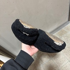 uggモコモコサンダル黒の画像