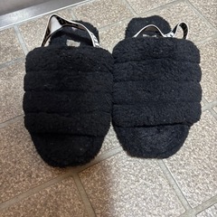 uggモコモコサンダル黒の画像