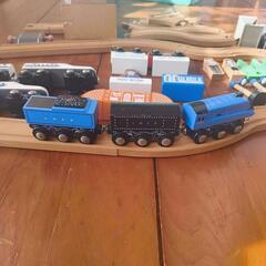 トイザらス 木製レールセット 車両まとめ レール走行OK 使用感ありの画像