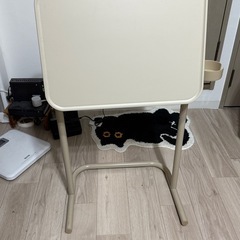 折りたたみ机の画像