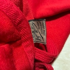 赤トレーナーの画像