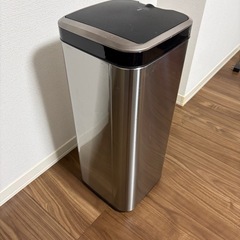 【ただいま保留中】自動開閉ゴミ箱の画像