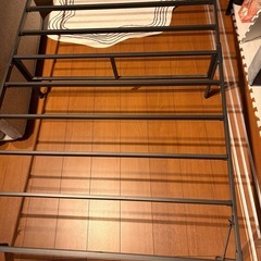 マットレスとベッドフレームの画像