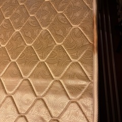 マットレスとベッドフレームの画像