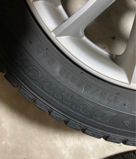 【新品同様】スタッドレスタイヤDUNLOP
