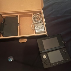 お話中 【最終値下げ】任天堂3DS本体（コスモブラック）と人気ソフト3本のセットの画像