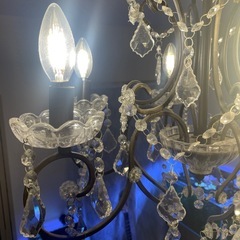 アンティーク調ゴールドシャンデリアの画像