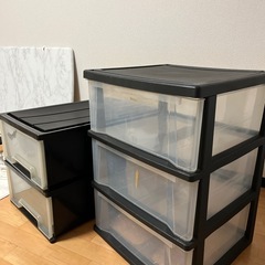 【無料】収納ケース2つ＋3段チェスト＋押入れ用すのこの画像