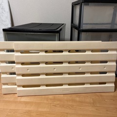 【無料】収納ケース2つ＋3段チェスト＋押入れ用すのこの画像