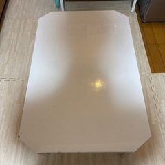 折り畳みテーブルの画像