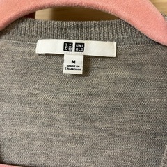 ユニクロ、Vネックセーター、薄手の画像