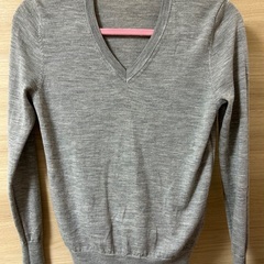 ユニクロ、Vネックセーター、薄手の画像