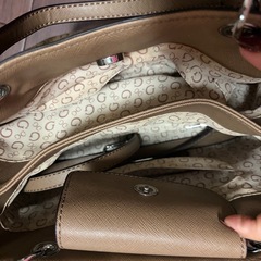 GUESSバックの画像