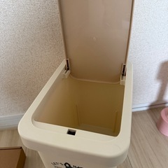 ゴミ箱の画像