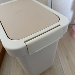 ゴミ箱の画像