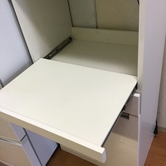 家電・食器収納棚／コンセント付き／引き出し式家電スペースの画像