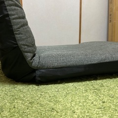 ダークグレー座椅子の画像