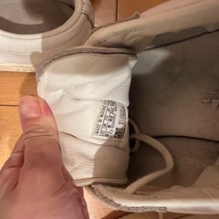 adidasスニーカーの画像