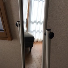 キャスター付き姿見ミラー／角度調整可の画像