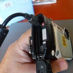 オリンパス　デジカメ　OLYMPUS　Tough　デジタルカメラ　画面ポップアップ式　現状　使用感ありの画像