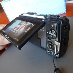 オリンパス　デジカメ　OLYMPUS　Tough　デジタルカメラ　画面ポップアップ式　現状　使用感ありの画像