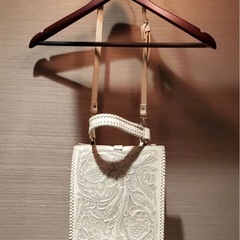 早い者勝ち！定価４万 牛皮 カービングトライブス Rita ショルダーバッグの画像