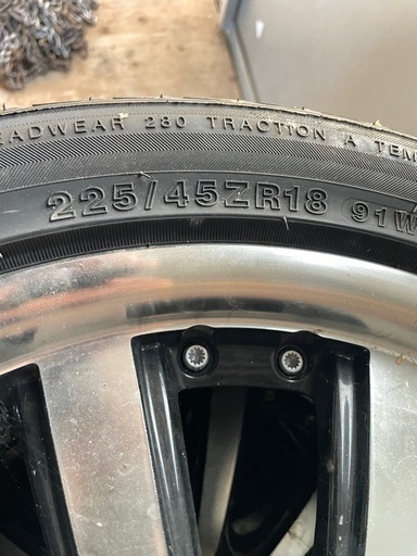 タイヤ　18インチ　未使用