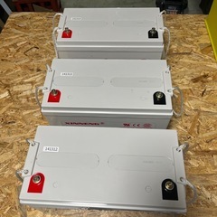 キャンピングカーに。12V100AHディープサイクルバッテリー3個ほぼ未使用の画像
